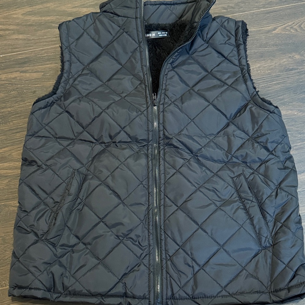 SHEIN Black Quilted Fleece-Lined Vest